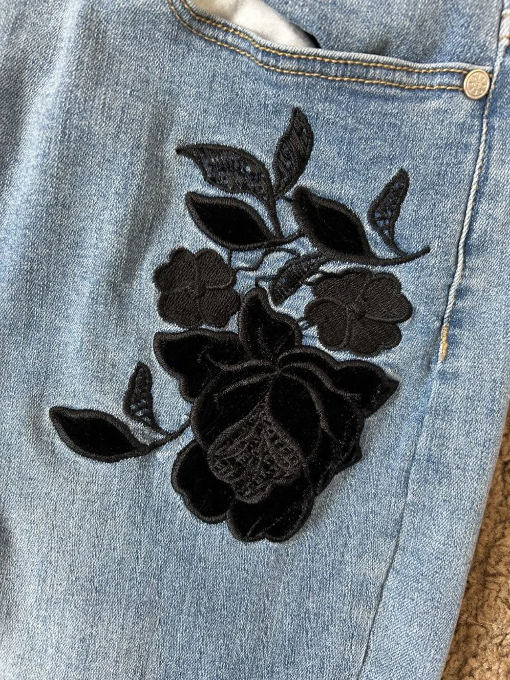 Coldwater Creek Jeans Embroidered Velvet Roses 16 Straight Leg - Picture 3 of 8